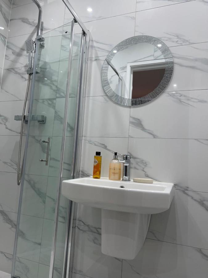 Jj Serviced Apartment - Close To Tube Station & Near Central London & Wembley Northolt  Exteriér fotografie