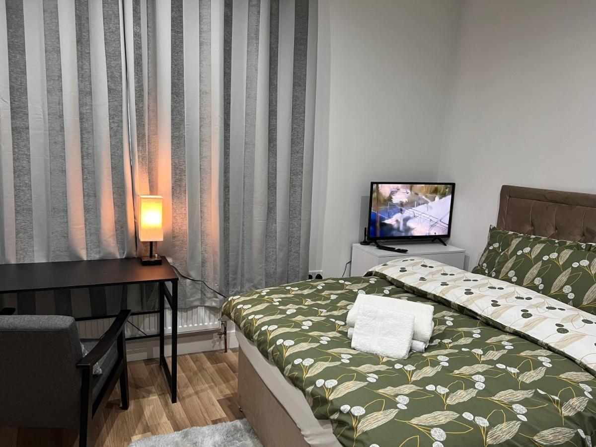 Jj Serviced Apartment - Close To Tube Station & Near Central London & Wembley Northolt  Exteriér fotografie